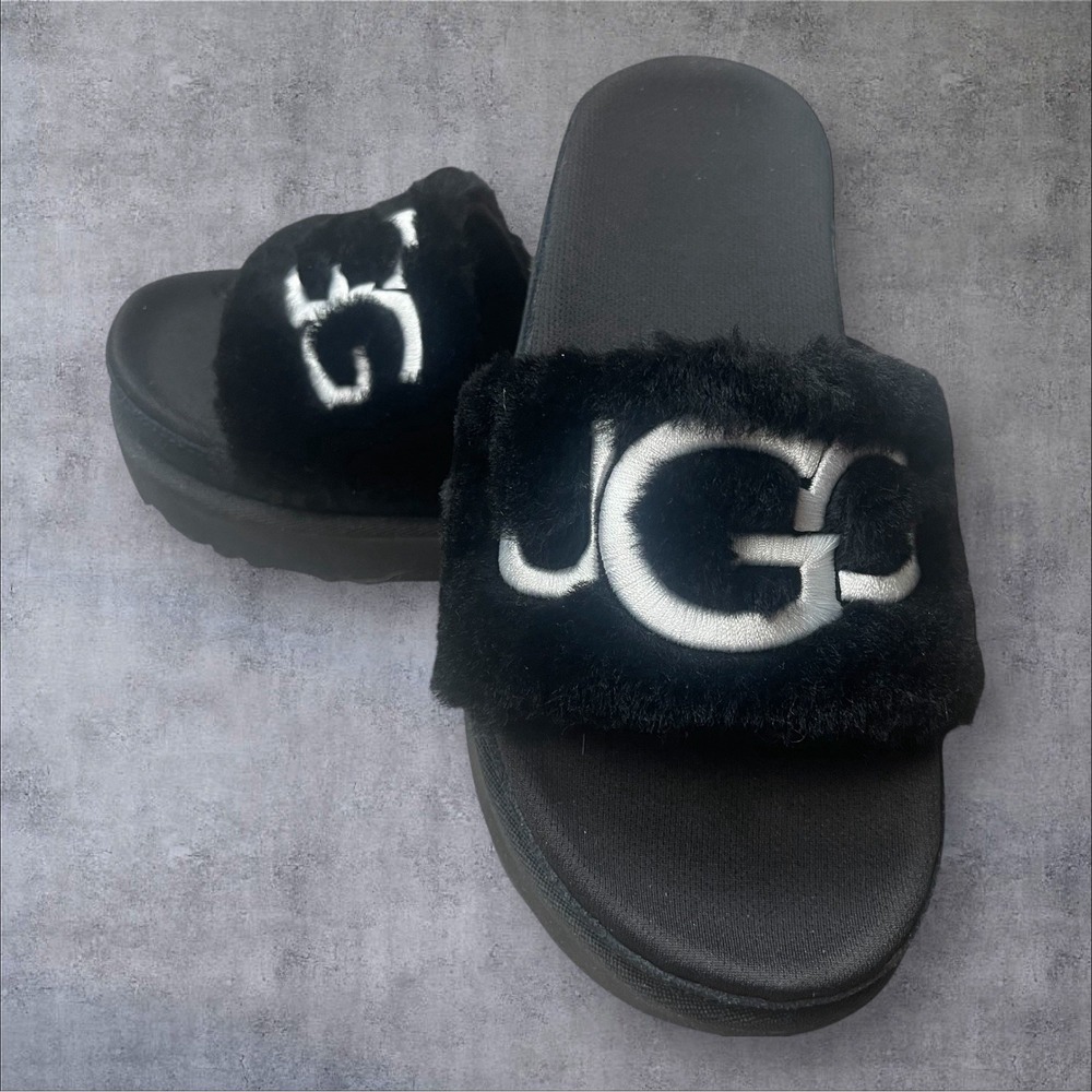 UGG Laton Black Slip On Fur Sandals Slippers Womens 6 Embroidered Logo Chunky